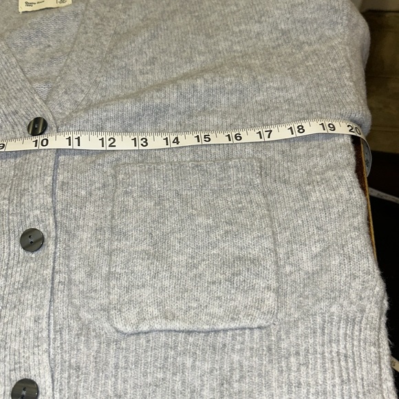 Abercrombie & Fitch Gray Wool Blend
Cardigan Size XS - Picture 10 of 11